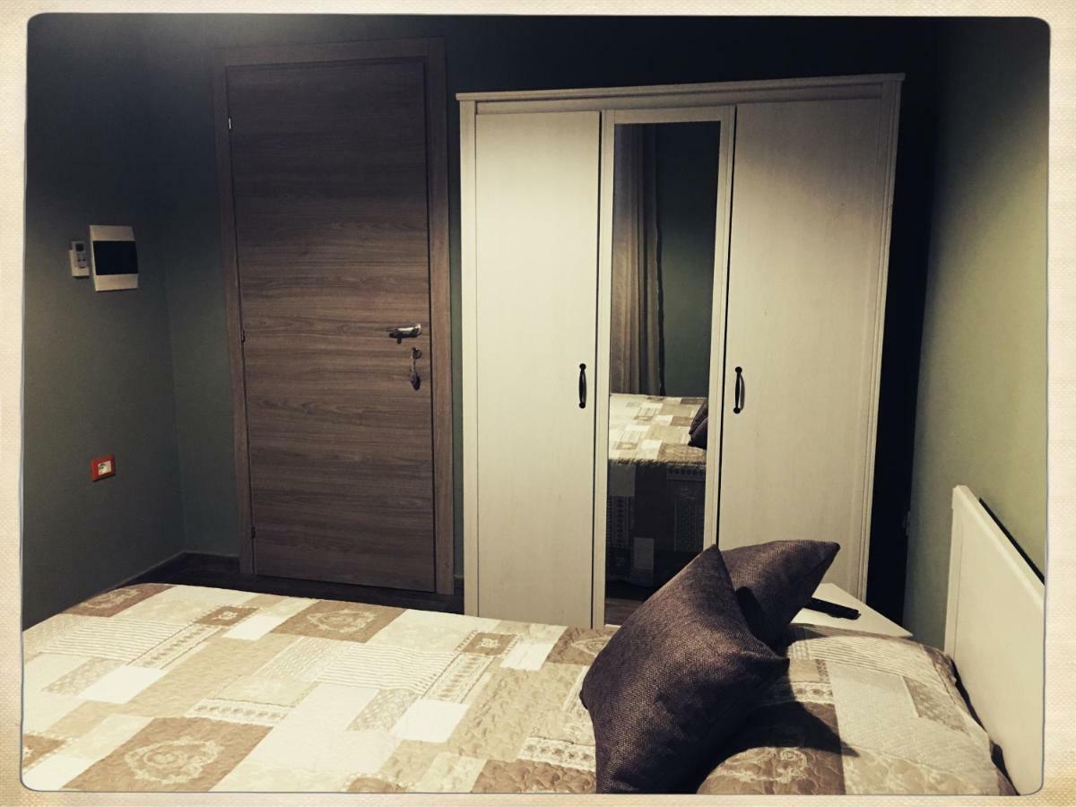 The Hive Stefy'S Apartment Iglesias Exterior foto