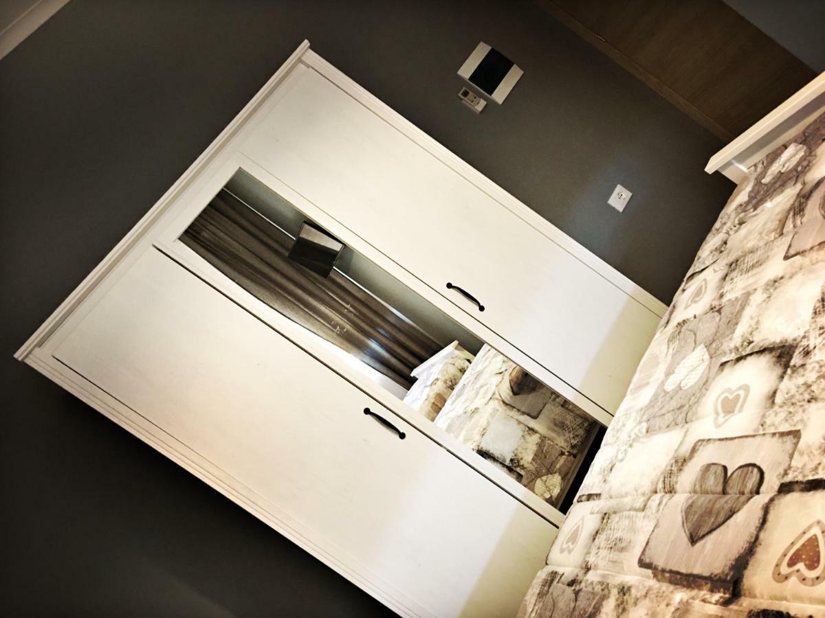 The Hive Stefy'S Apartment Iglesias Exterior foto